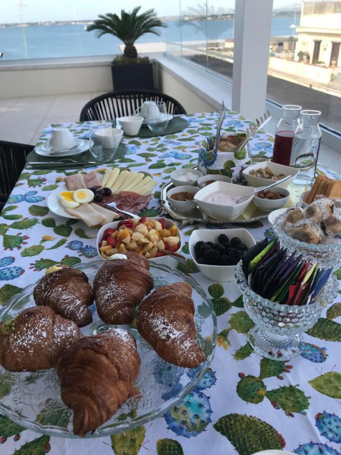 לינה וארוחת בוקר סירקוזה La Terrazza Sul Porto מראה חיצוני תמונה