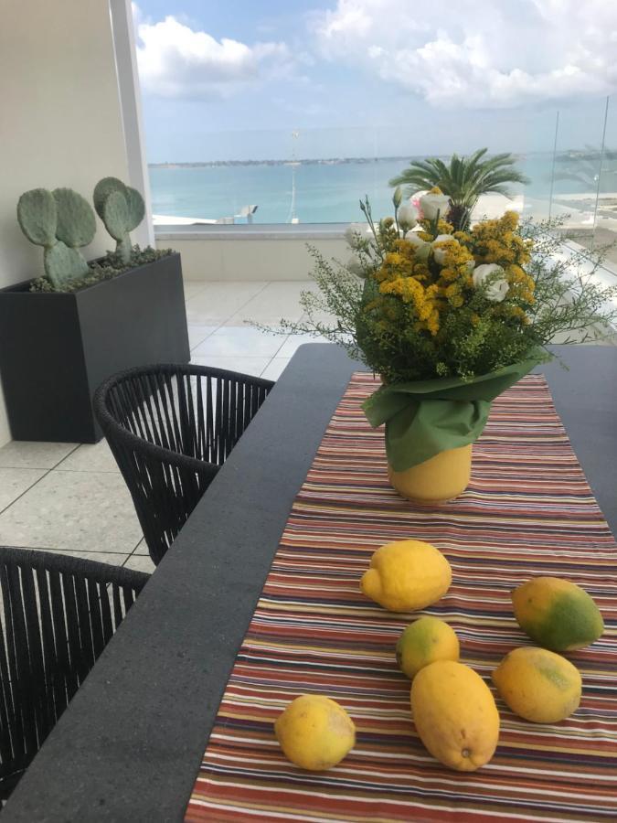לינה וארוחת בוקר סירקוזה La Terrazza Sul Porto מראה חיצוני תמונה
