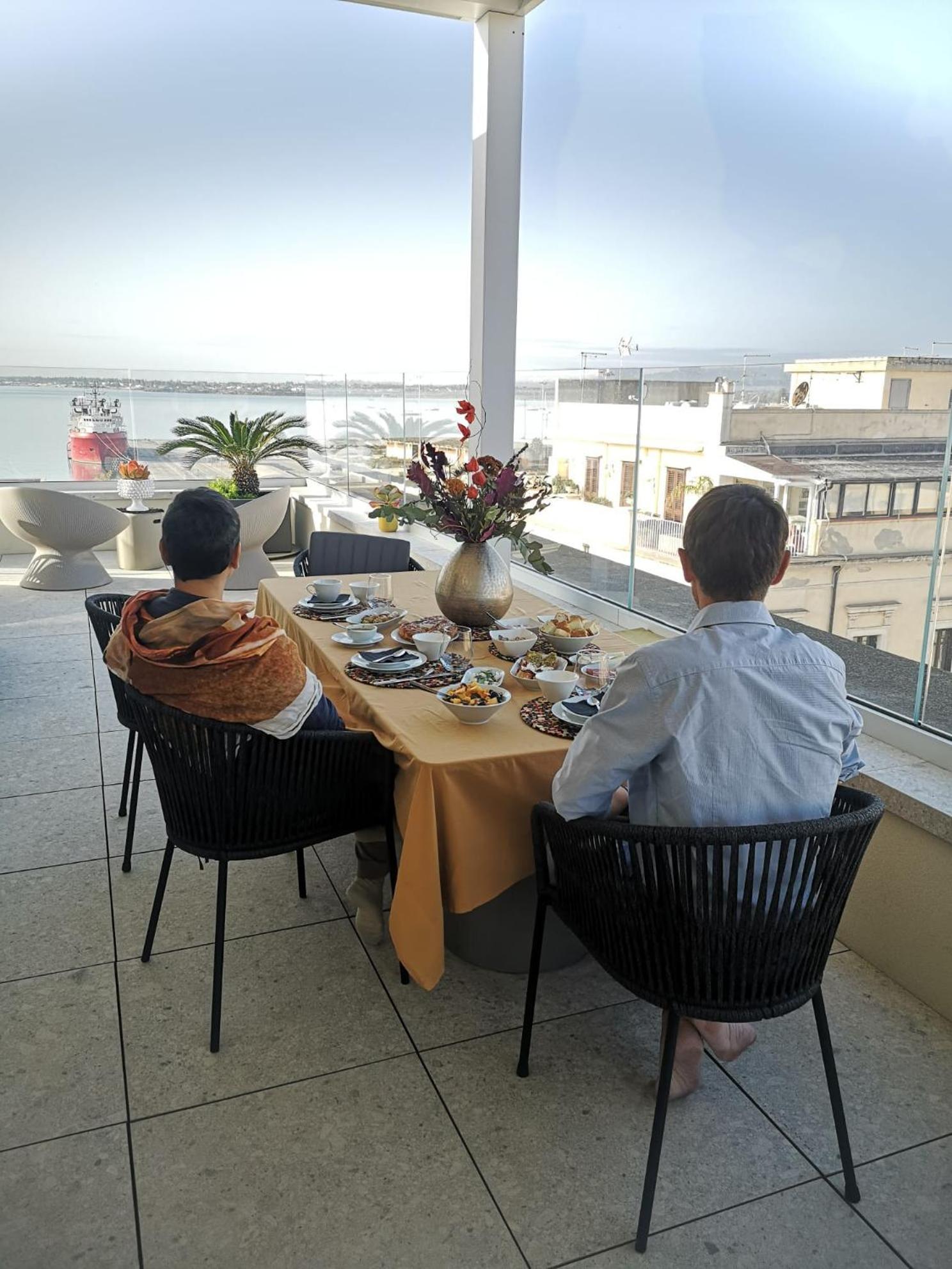 לינה וארוחת בוקר סירקוזה La Terrazza Sul Porto מראה חיצוני תמונה