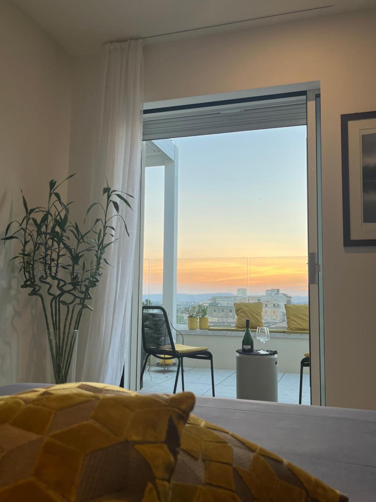 לינה וארוחת בוקר סירקוזה La Terrazza Sul Porto מראה חיצוני תמונה