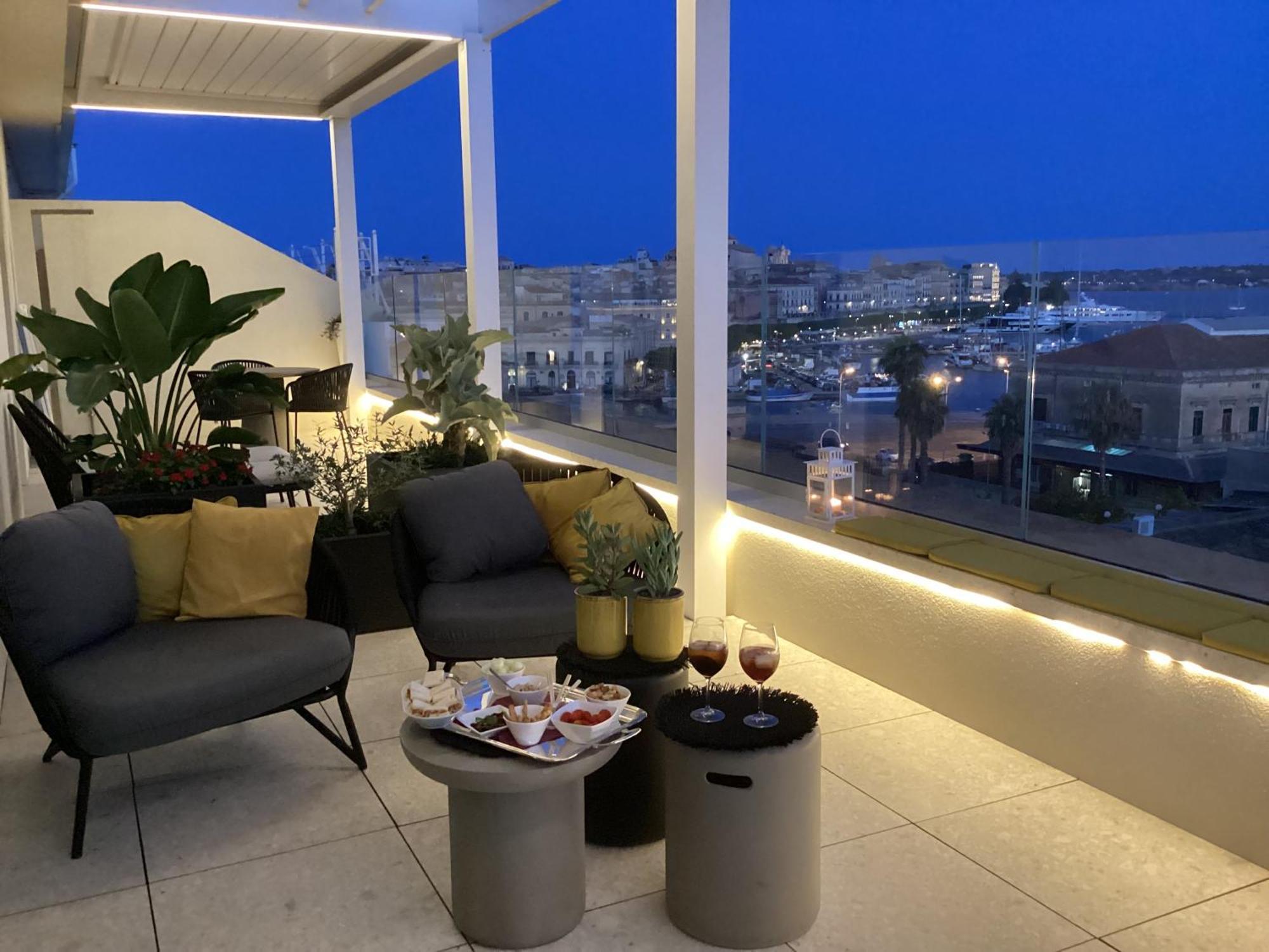 לינה וארוחת בוקר סירקוזה La Terrazza Sul Porto מראה חיצוני תמונה