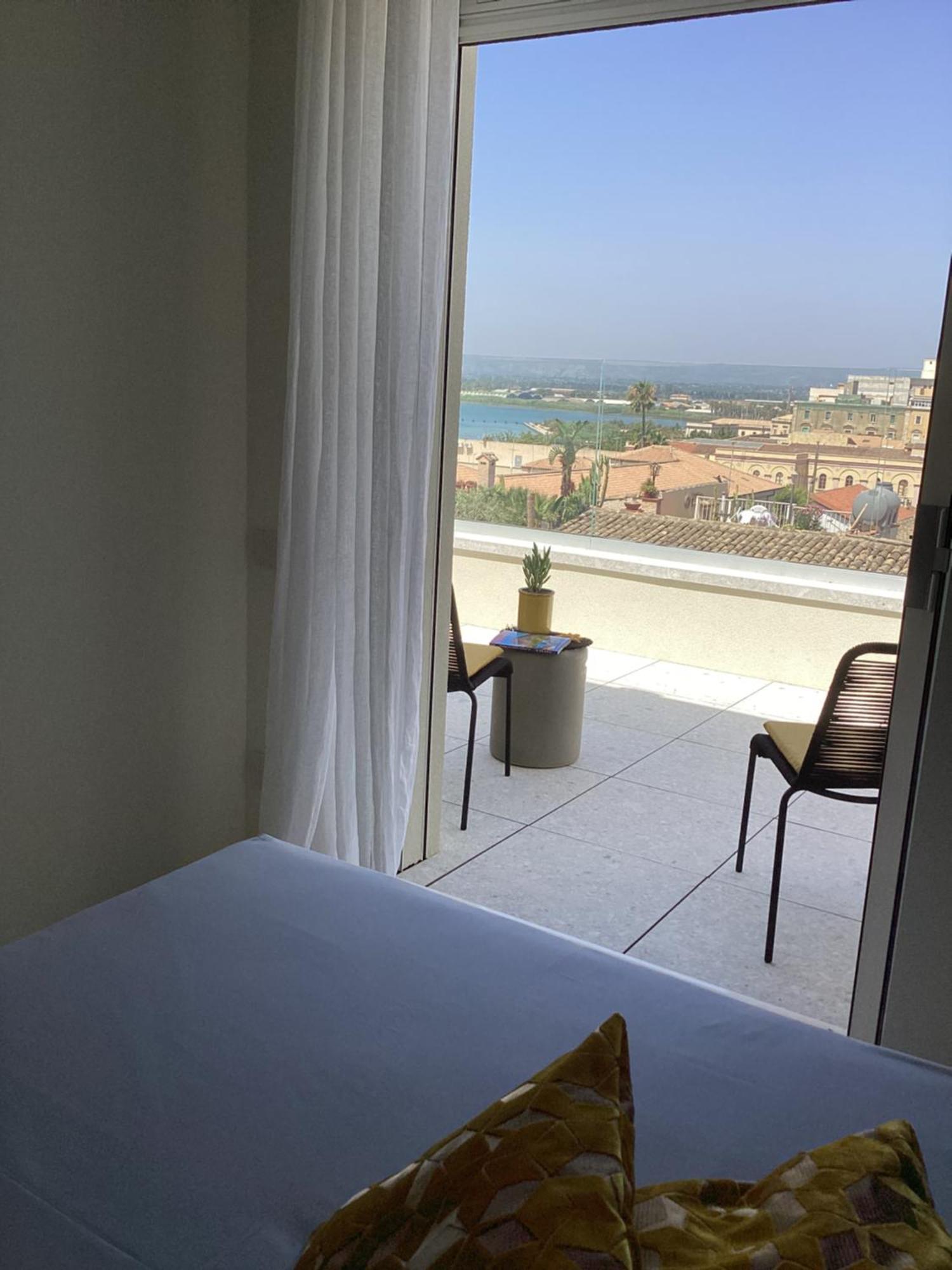לינה וארוחת בוקר סירקוזה La Terrazza Sul Porto מראה חיצוני תמונה