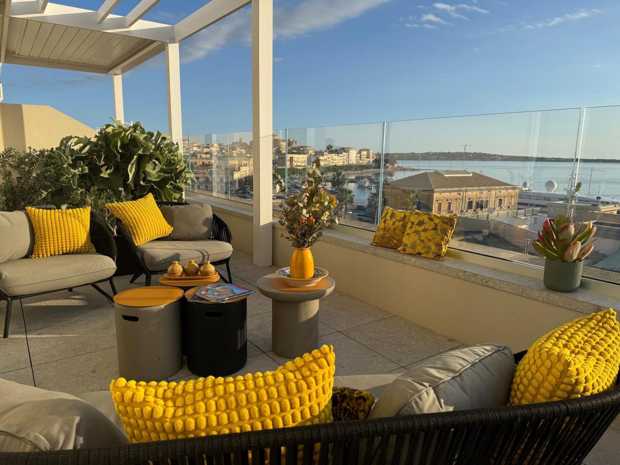 לינה וארוחת בוקר סירקוזה La Terrazza Sul Porto מראה חיצוני תמונה