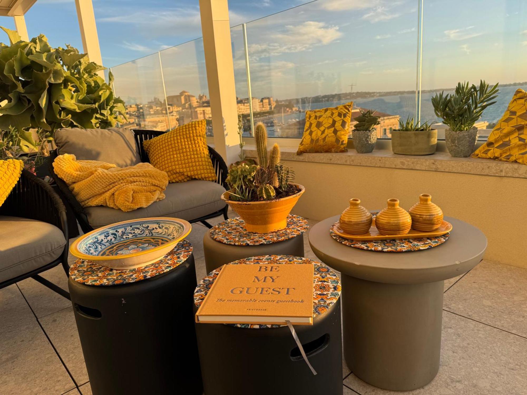 לינה וארוחת בוקר סירקוזה La Terrazza Sul Porto מראה חיצוני תמונה