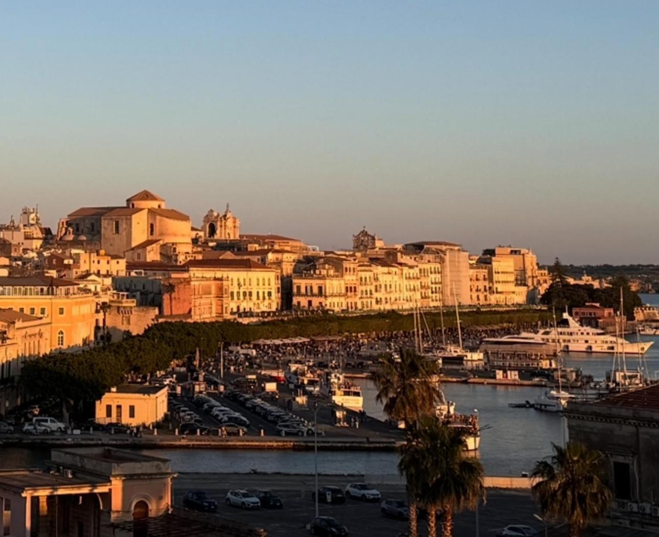 לינה וארוחת בוקר סירקוזה La Terrazza Sul Porto מראה חיצוני תמונה